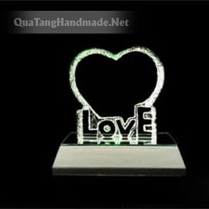 Phôi pha lê hình tim đế chữ Love