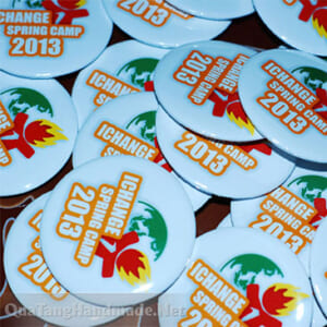 in huy hiệu số lượng lớn