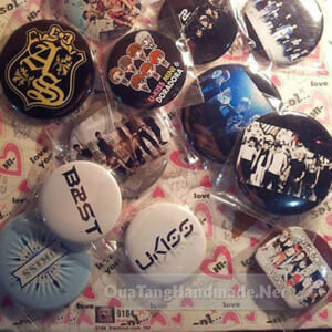 in huy hiệu cài áo