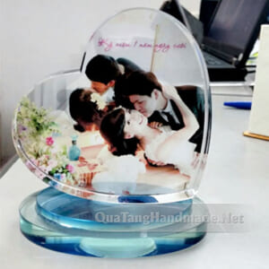 Pha lê tim nghiêng nước hoa in ảnh