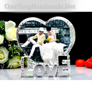 In ảnh lên pha lê đế chữ Love