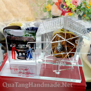In ảnh lên pha lê nhà gió phát nhạc