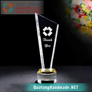 Cúp pha lê lưỡi gươm