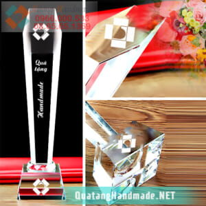 Cúp pha lê vinh danh thành tích đáng khen